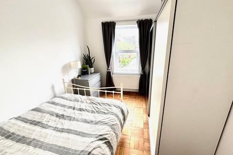 4 bedroom flat to rent, Palatine Road, M22