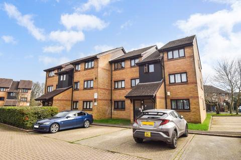 2 bedroom apartment for sale, Littlebrook Avenue, Near Burnham, Berkshire, SL2