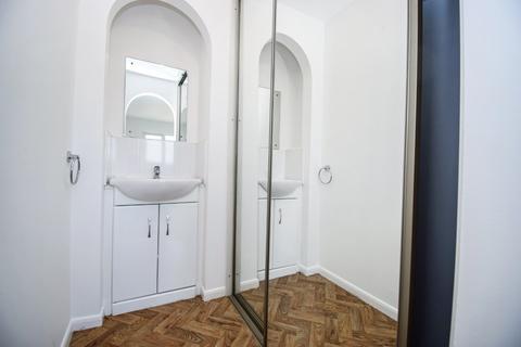 2 bedroom apartment for sale, Littlebrook Avenue, Near Burnham, Berkshire, SL2