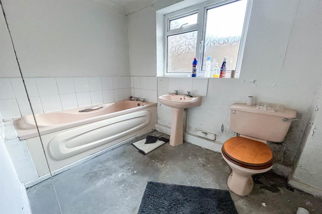 Ground Floor Bathroo