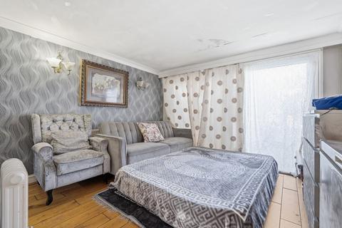 3 bedroom property for sale, Hulse Avenue, Barking, IG11