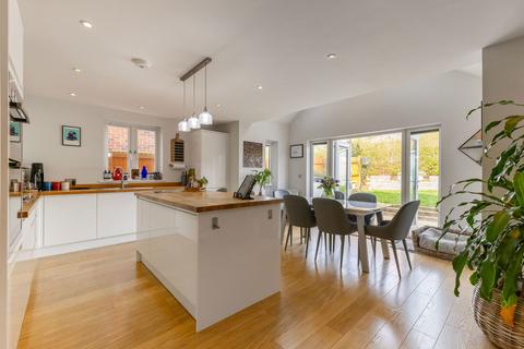 4 bedroom detached house for sale, Sussex Mews, Cheltenham GL52