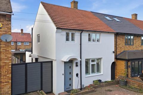 4 bedroom end of terrace house for sale, Barnstaple Road, Romford, RM3