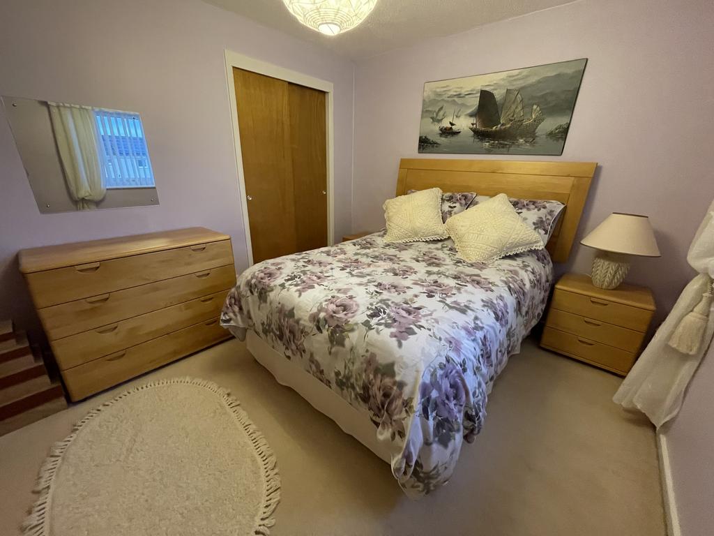 Bedroom 1.JPG