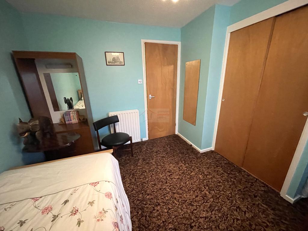 Bedroom 2b.JPG