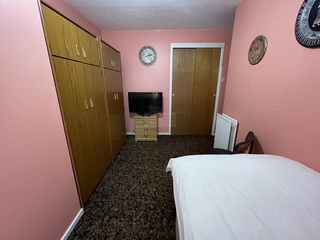 Bedroom 3b.JPG
