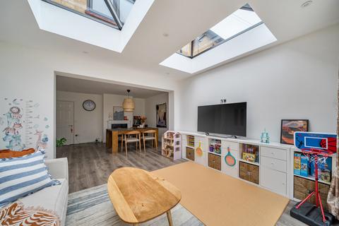 4 bedroom semi-detached house for sale, Broomfield Road, New Haw, KT15