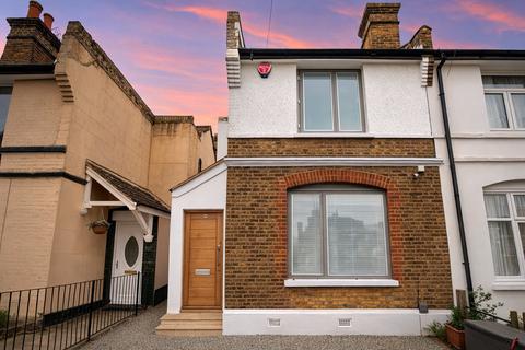 Moat Lane, Erith, DA8