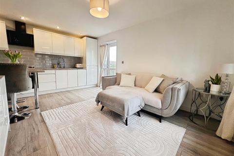 2 bedroom end of terrace house for sale, Stone Hall Road, Bradford BD2