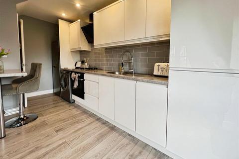 2 bedroom end of terrace house for sale, Stone Hall Road, Bradford BD2