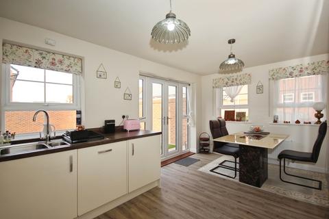 4 bedroom detached house for sale, Clement Way, Warwick