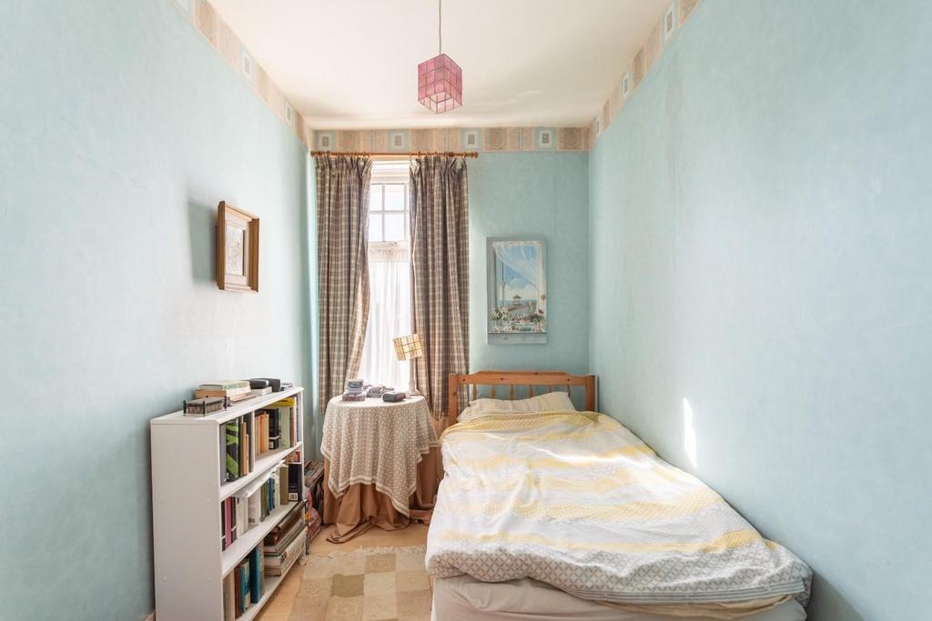 Bedroom (1).jpg