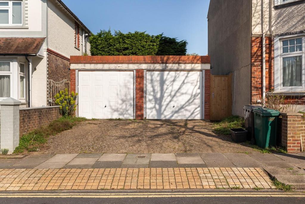 Garages.jpg