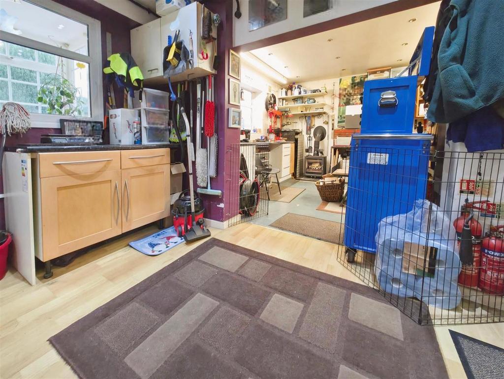 Garage / Workshop