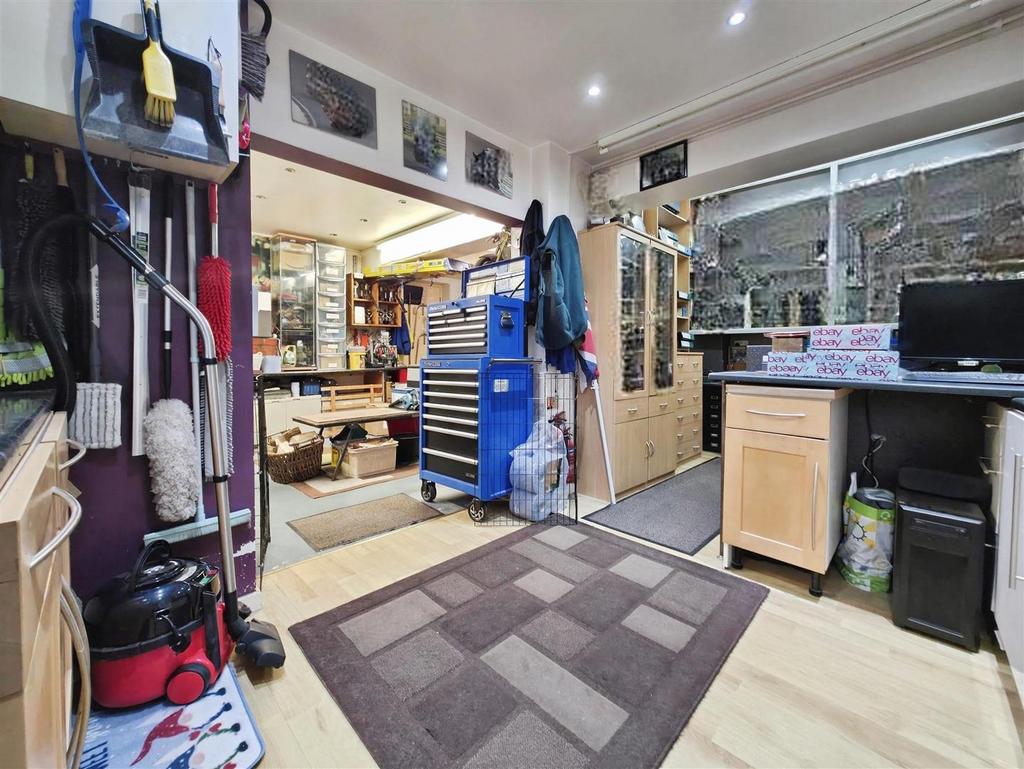 Garage / Workshop