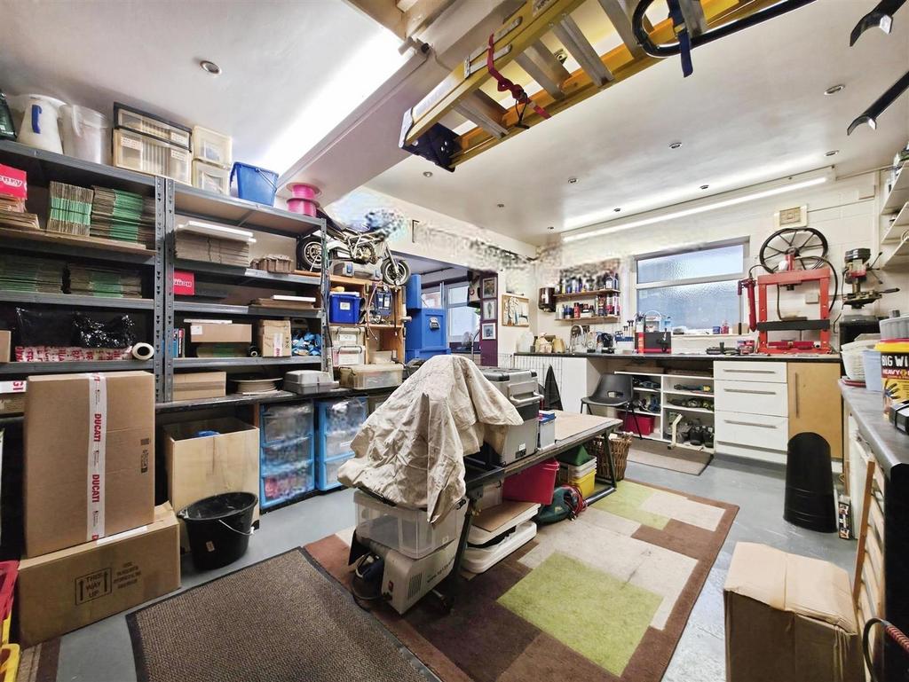 Garage / Workshop