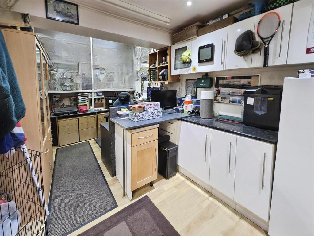 Garage / Workshop