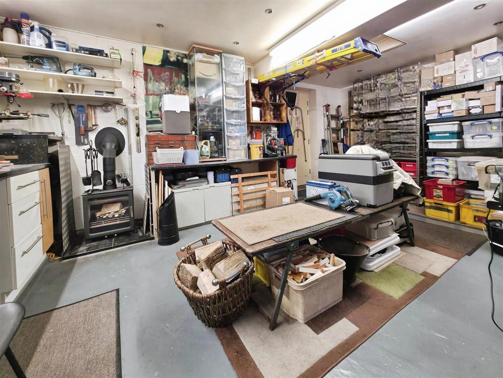 Garage / Workshop