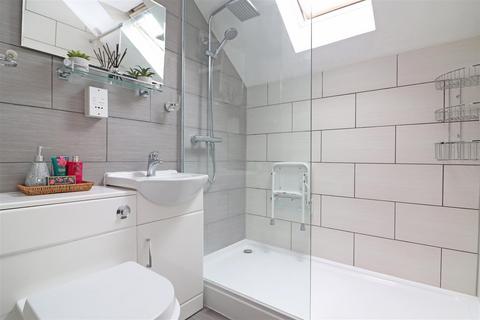 1 bedroom flat for sale, Chestnut Mead, Redhill