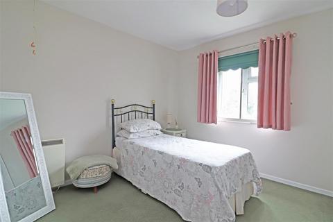 1 bedroom flat for sale, Chestnut Mead, Redhill