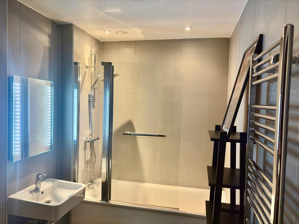 BATHROOM 2.jpeg
