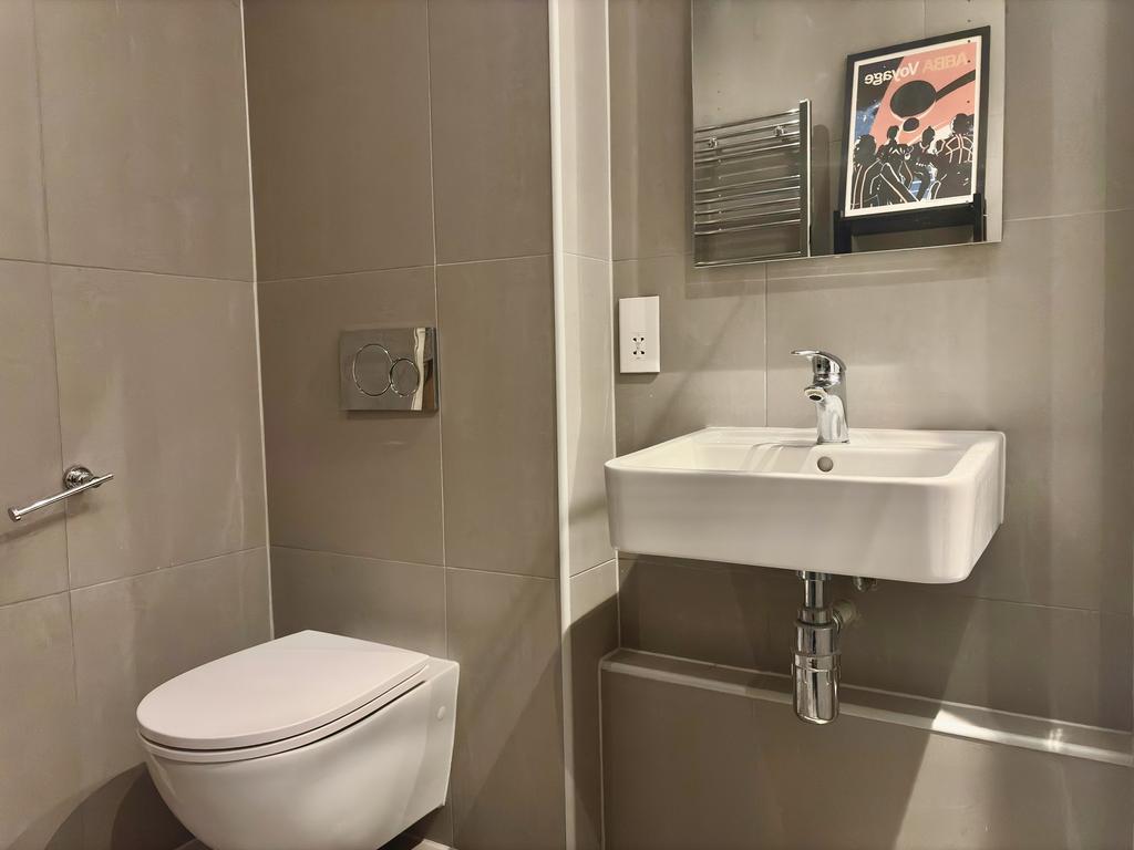 BATHROOM 1.jpeg