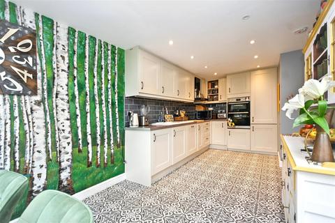 3 bedroom flat for sale, Willingdon Road, Eastbourne