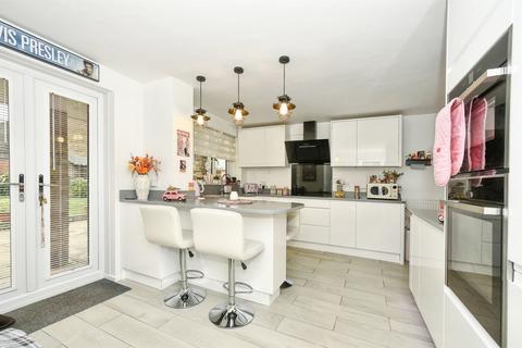 5 bedroom detached house for sale, Sevenfields, Highworth, SWINDON