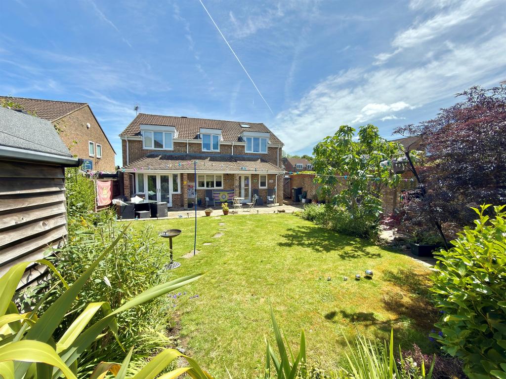 5 bedroom detached house for sale