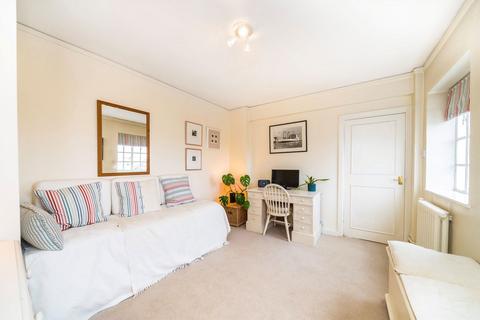 undefined, Woburn Place, London WC1H