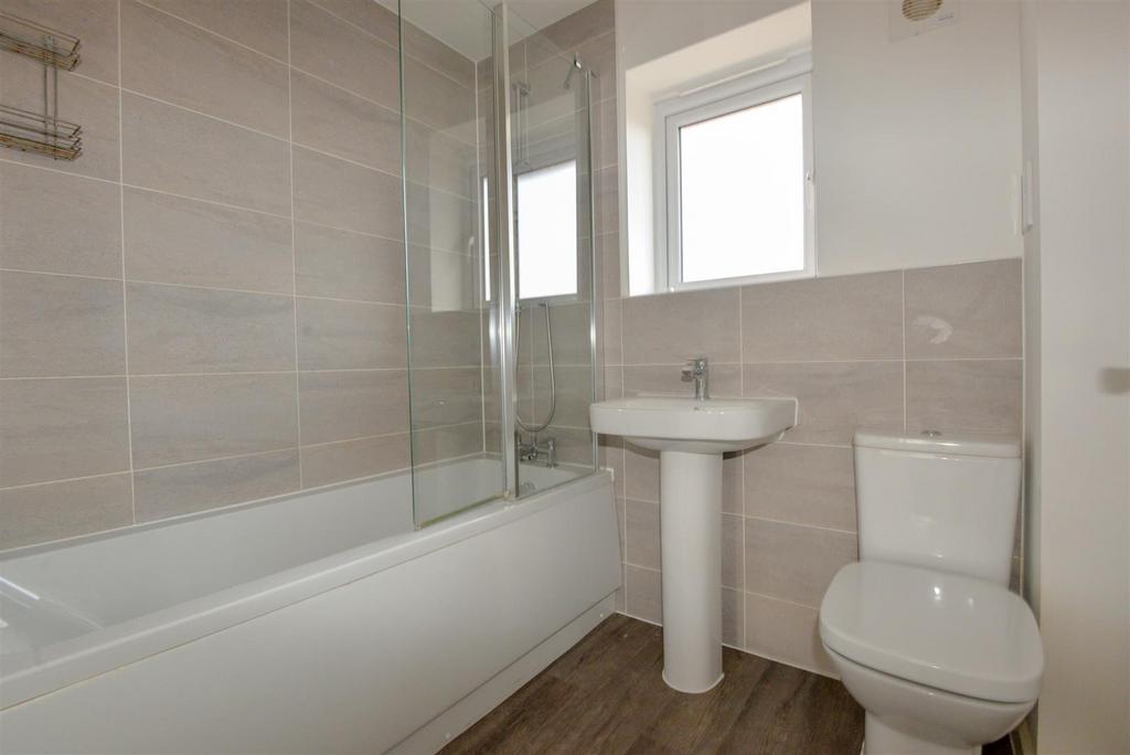 Bathroom 1.jpg