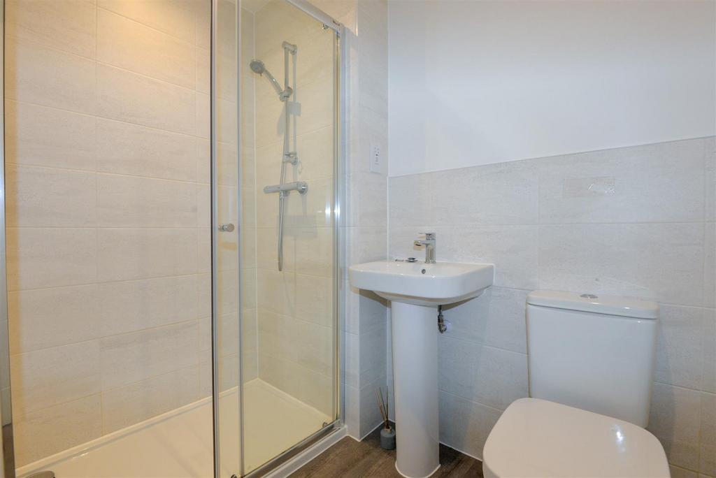 Ensuite 1.jpg