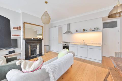 2 bedroom flat to rent, Barnard Mews, Clapham Junction, London, SW11