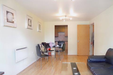 2 bedroom flat to rent, Highfield Road, Feltham TW13