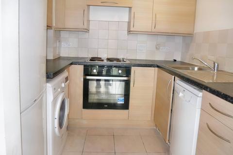 2 bedroom flat to rent, Highfield Road, Feltham TW13