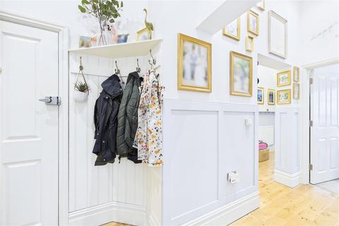 undefined, Victorian charm close to Clevedon’s seafront
