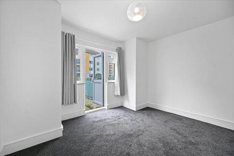 3 bedroom flat to rent, Drayton Road, Harlesden, NW10