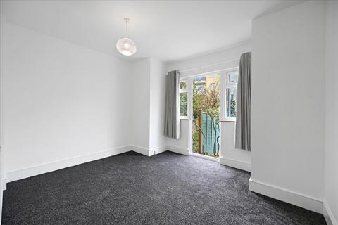 3 bedroom flat to rent, Drayton Road, Harlesden, NW10