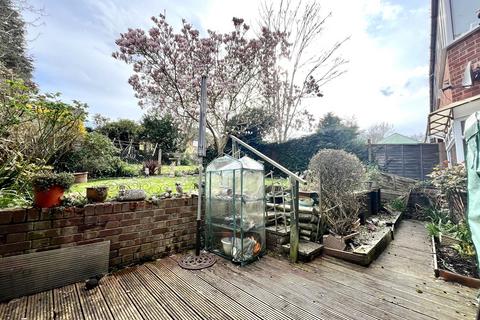 2 bedroom ground floor maisonette for sale, Bransby Road, Chessington, Surrey. KT9 2JZ