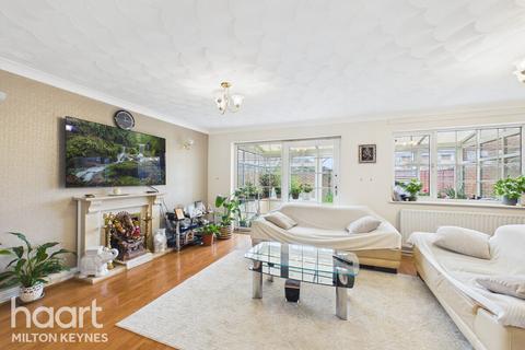 4 bedroom end of terrace house for sale, Sunset Close, Bletchley