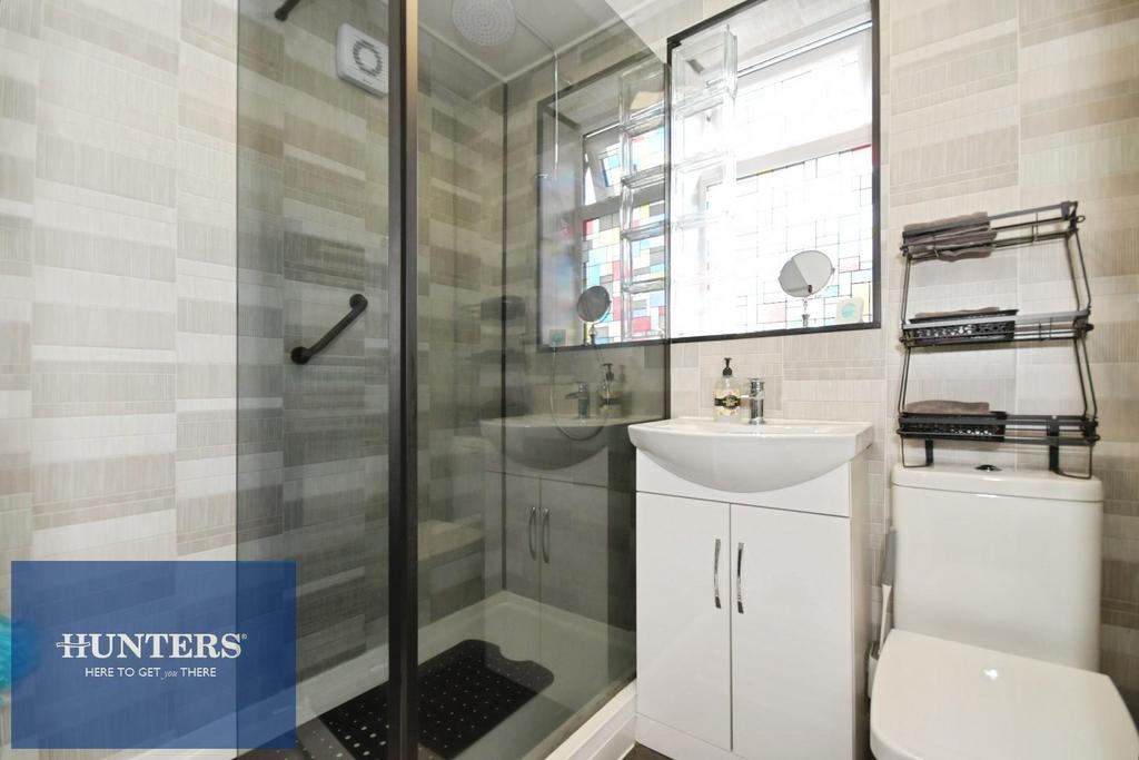 SHOWER ROOM.jpg