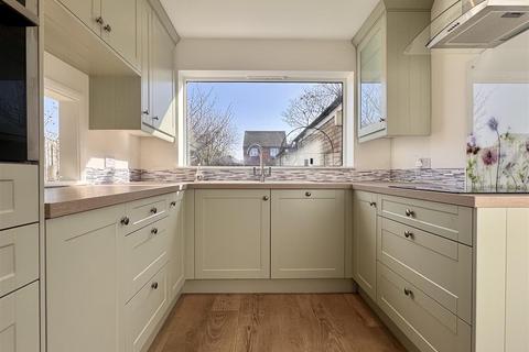 2 bedroom bungalow to rent, Plantation Road, Boreham, Chelmsford