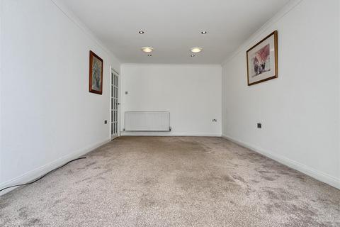 2 bedroom bungalow to rent, Plantation Road, Boreham, Chelmsford