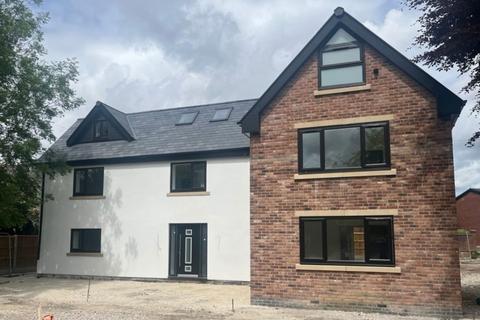 5 bedroom detached house to rent, Richmond Street, Ashton-Under-Lyne OL7