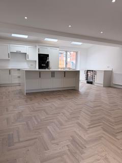 5 bedroom detached house to rent, Richmond Street, Ashton-Under-Lyne OL7