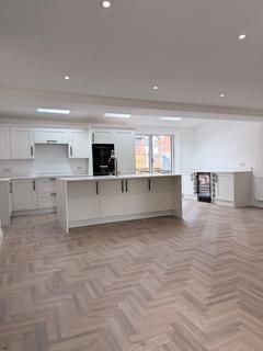 5 bedroom detached house to rent, Richmond Street, Ashton-Under-Lyne OL7