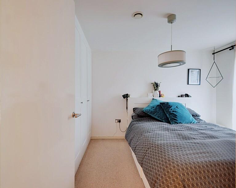 Bedroom 1 (3).jpg