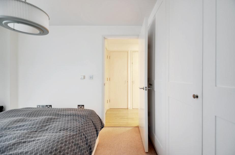 Bedroom 1 (4).jpg