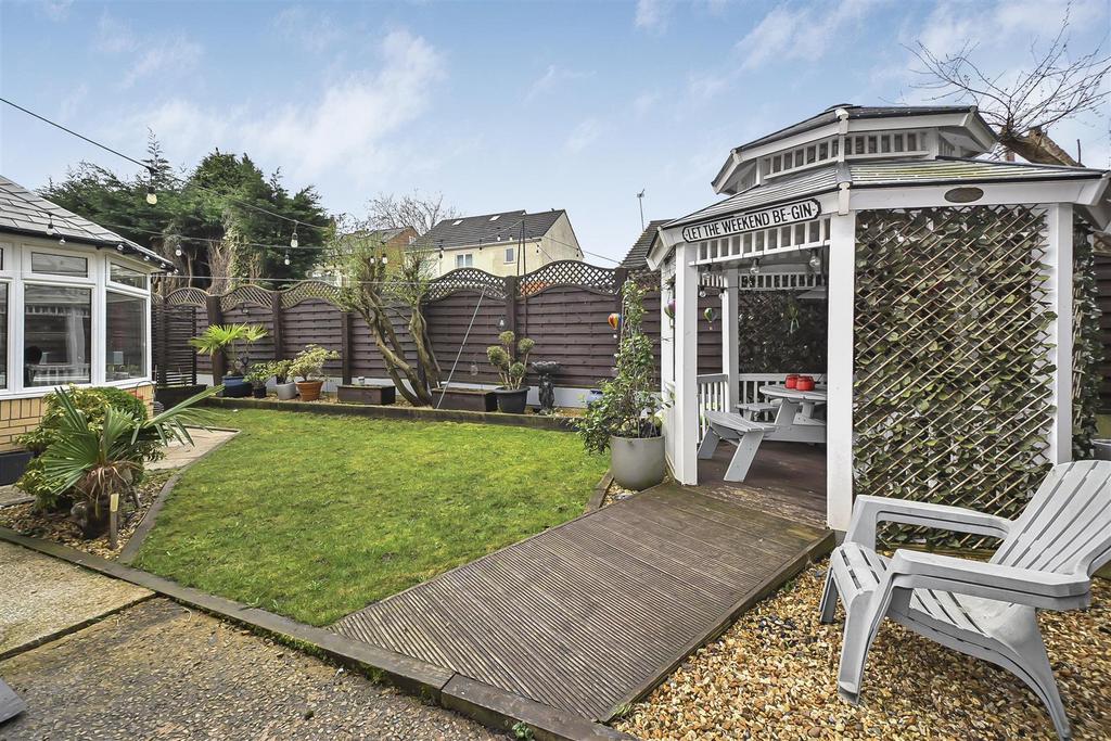 29 Mallory Drive Garden (6).jpg