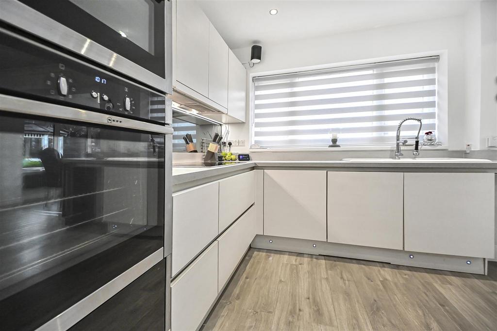 29 Mallory Drive Kitchen (2).jpg